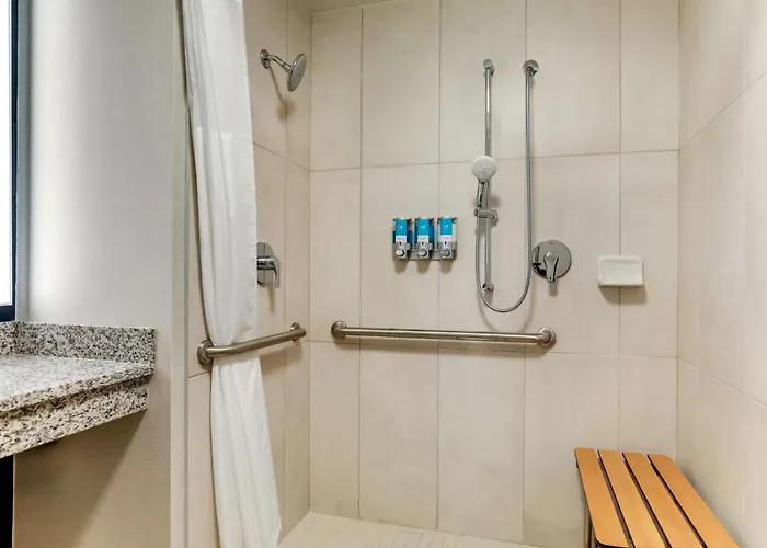 Drury Plaza Hotel 4*